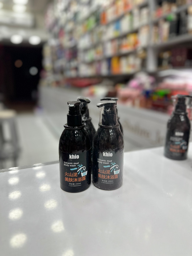 شامپو جادویی سفید کننده صورت و بدنkhio