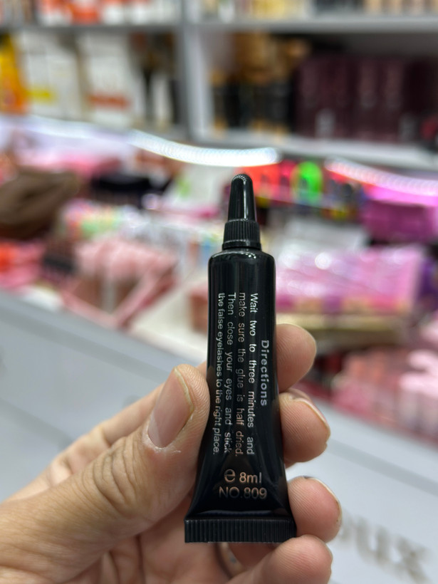 چسب دایم مژه کاملا ضداب و بدون گاز ساخت کشور کره حجم 8گرم