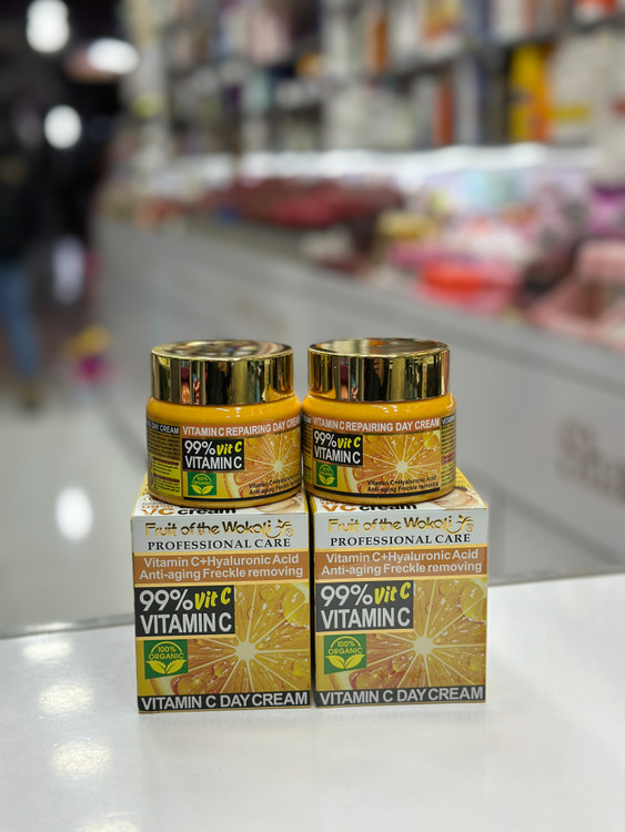 بهترین ابرسان پوستهای خشک ویتامین سی ووکالی کرم شب و روز